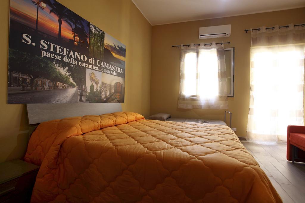 B&B La Grande Mela サント・ステーファノ・ディ・カマストラ 部屋 写真